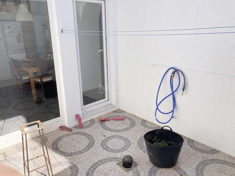 Foto b766b995-a511-481b-8c35-28821280ee59. Apartamento se vende casa en el casco antiguo con pequeño patio en Tarifa