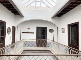 Casa a Tarifa Ciudad. Se vende casa-palacio de 1000 m2 en el casco antiguo