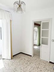 Pis  Calle colón. Se vende casa  en el casco antiguo de tarifa de 84 m2