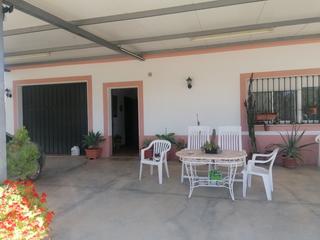 Chalet à Carlota (La). Chalet con parcela de olivos en la carlota