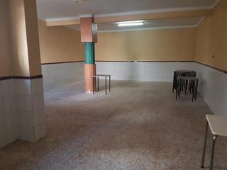 Pis a Carlota (La). Edificio en venta en la carlota