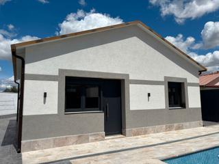 Chalet  Calle saturno. Espectacular chalet independiente en una planta con piscina