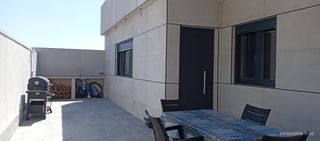 Xalet  Calle saturno. Chalet independiente en una planta dise�ado para ofrecer comodid