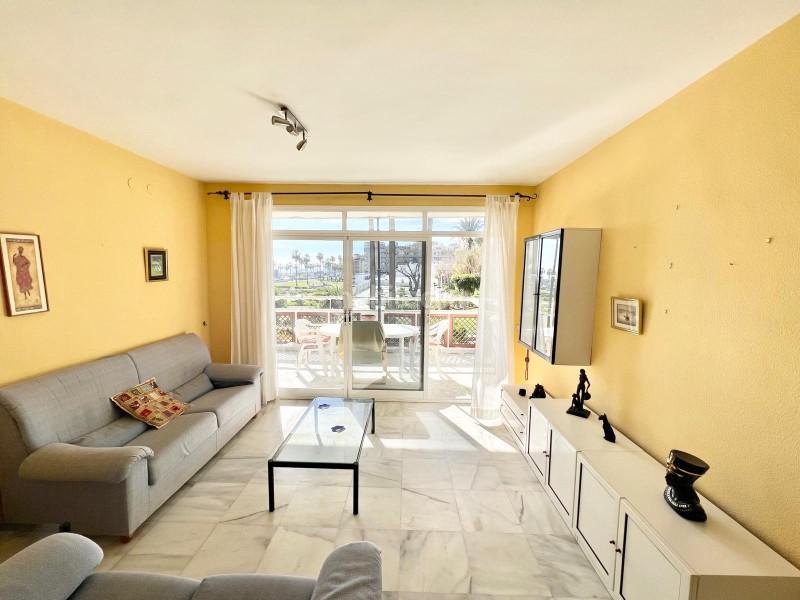 Foto ce97bd7d-473b-4241-9520-77ff4b18efc2. Pis a calle obispo juan alonso 3 a Playamar - Benyamina Torremolinos