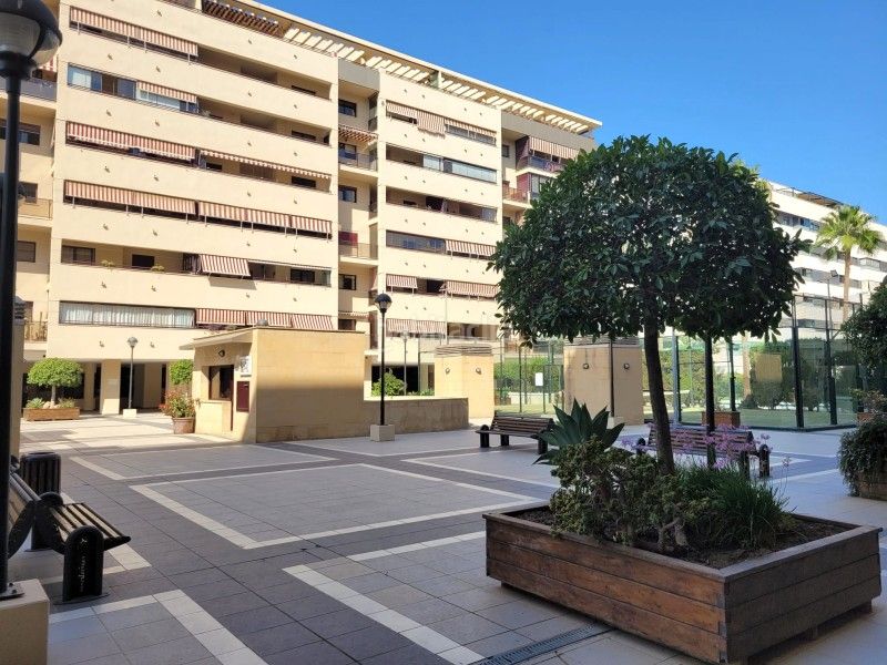 Foto f5ae5b87-b6a9-4262-8578-d7d037750b9a. Pis a calle la unión mercantil 31 a Martín Carpena - Torre del Río Málaga