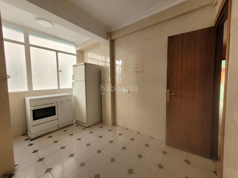 Foto ea09281f-adf6-44b8-b776-4b2a9e14708d. Pis a calle miramargaritas 2 a Parque Victoria Eugenia Málaga