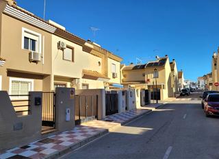 Casa adossada a Calle la granja 10. Adosado en venta en fuente de piedra fuente de piedra, málaga