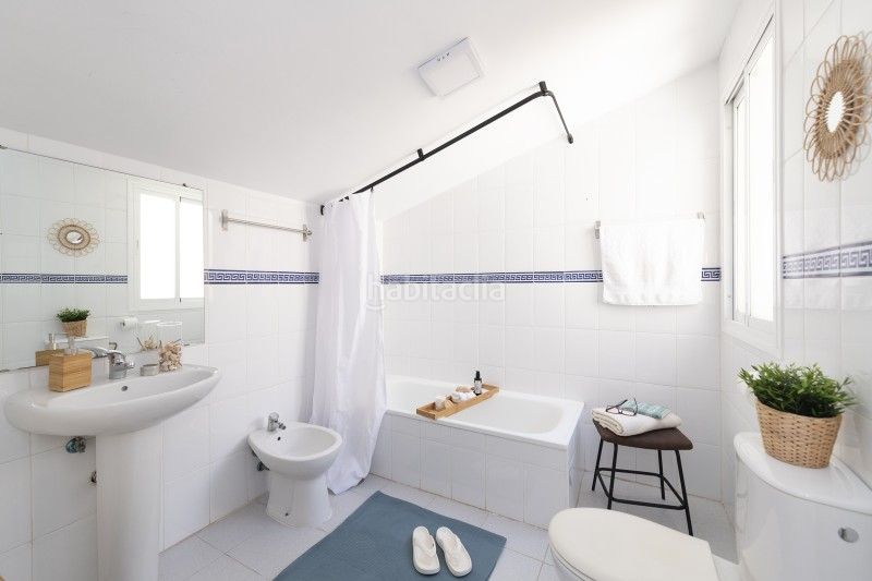 Foto ad9187af-e0f7-43f8-87a8-e370370950f1. Dúplex a calle perdices 4 a Torreblanca del Sol Fuengirola