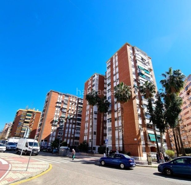 Foto 91b5a6f1-2929-415a-a5cd-9c7a6ac5e606. Pis a calle segismundo moret 64 a Parque Victoria Eugenia Málaga
