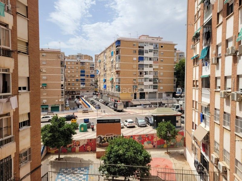 Foto d25390bb-6ed6-435f-af22-1267b8136e1a. Pis a calle segismundo moret 64 a Parque Victoria Eugenia Málaga