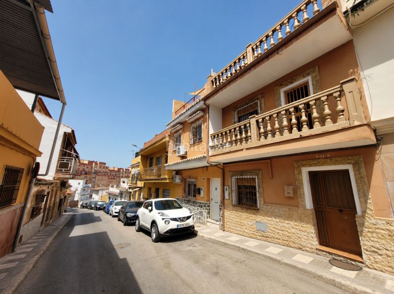 Foto 0a533af9-4606-4e58-894d-bfbc15b5e303. Casa a calle manuel laguna 25 a Mangas Verdes - Las Flores - Parque del Sur Málaga