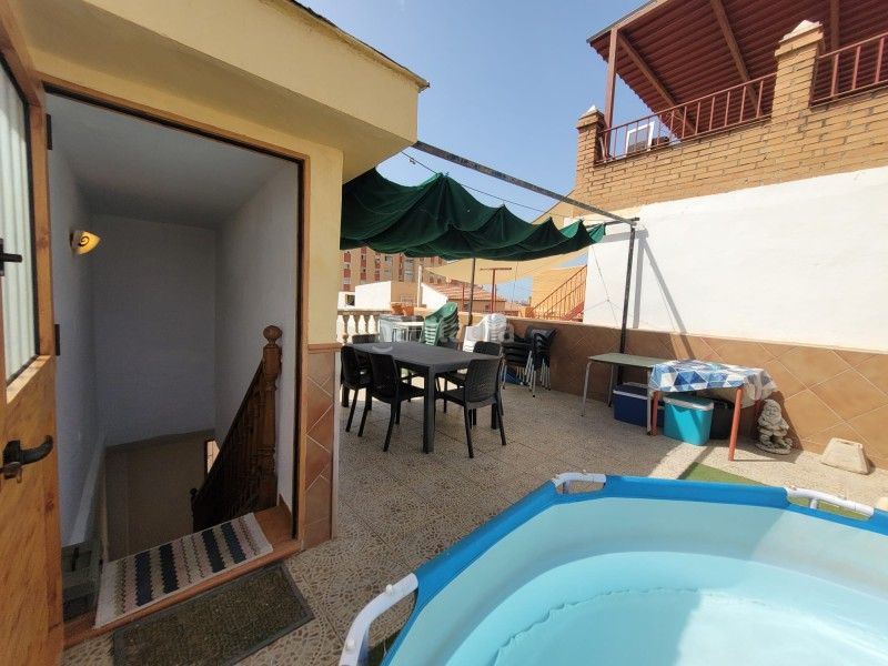 Foto 3aa3d98b-a9c7-48c9-8556-7a54a2faf2c5. Casa a calle manuel laguna 25 a Mangas Verdes - Las Flores - Parque del Sur Málaga