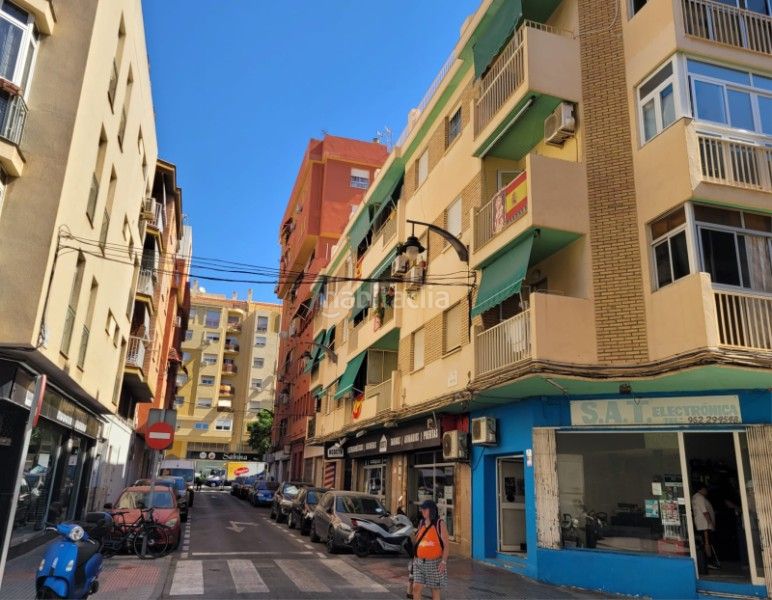 Foto d2172337-c3e8-43d1-8d96-40c577ba9cbf. Pis a calle aguilar y cano 5 a El Palo Málaga