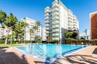 Apartamento en Playa de Gandía. Apartamento con gran terraza a pocos pasos del mar en playa de g