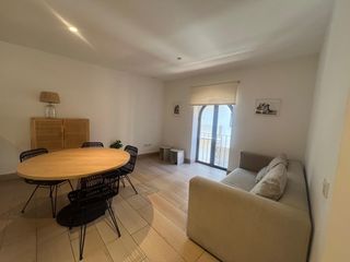 Location Appartement à Centro Histórico. Excelente piso moderno de 2 habitaciones en calle mayor