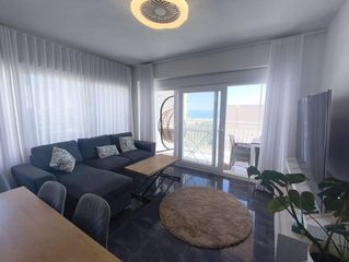 Alquiler Apartamento en Playa de Gandía. Amplio apartamento vacacional con terraza y todas las comodidade