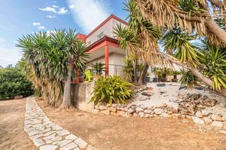 Casa a Urbanizaciones. Chalet independiente en santa marta con gran salón y vistas espe