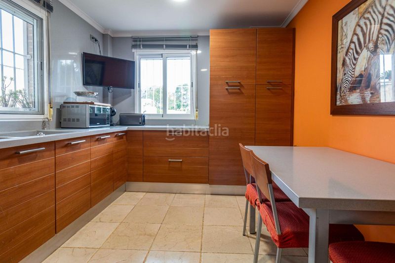Foto ef730e24-0bd1-4b17-a6d5-6022f5adb54c. Casa amb aparcament a Urbanizaciones Gandia