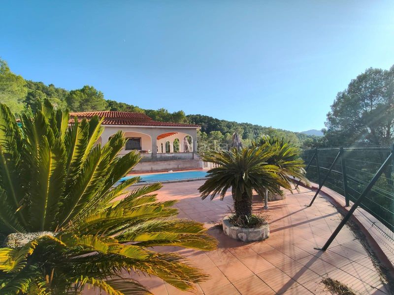 Foto cd186933-5a72-444b-8bb1-d7f65d66b6cc. Casa amb aparcament piscina a Vilallonga / Villalonga