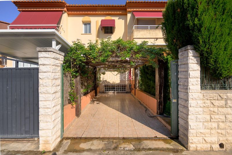 Foto 3540be86-b372-423f-90b7-2471badb7ca0. Casa aparellada amb aparcament piscina a Park Nord - Casona Gandia