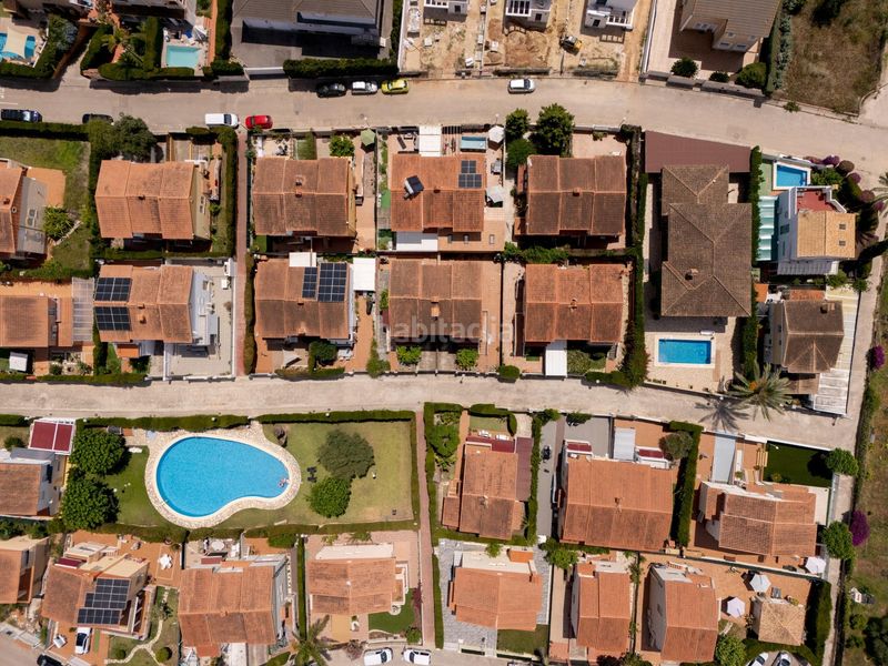 Foto 366a6fa8-b38f-4fbe-a289-b4d5e98a05dc. Casa aparellada amb aparcament piscina a Park Nord - Casona Gandia