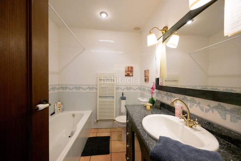 Foto 51756431-9b92-4ce8-a72b-18a15adb139b. Casa aparellada amb aparcament piscina a Park Nord - Casona Gandia