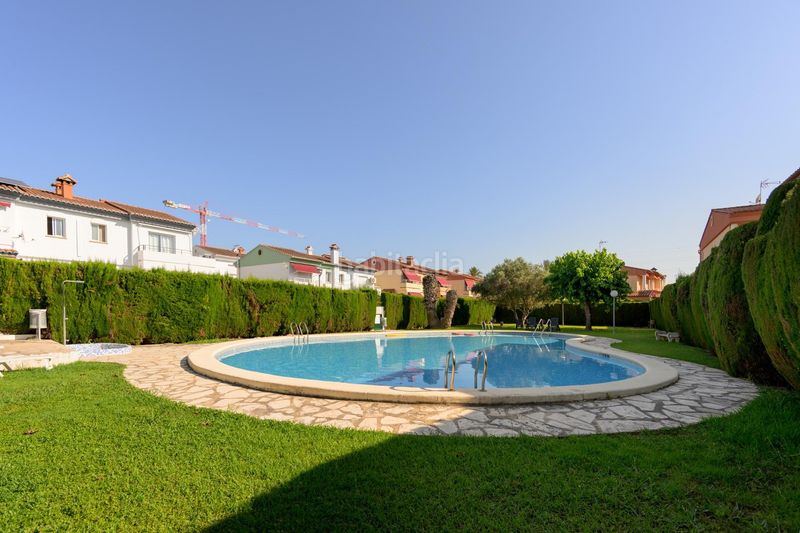 Foto 82149364-ee58-4fdd-a23d-306ae068badb. Casa aparellada amb aparcament piscina a Park Nord - Casona Gandia