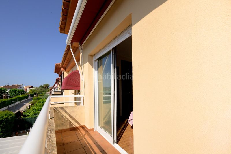 Foto bcfcdd7a-99b3-446f-b933-685b25de28f6. Casa aparellada amb aparcament piscina a Park Nord - Casona Gandia
