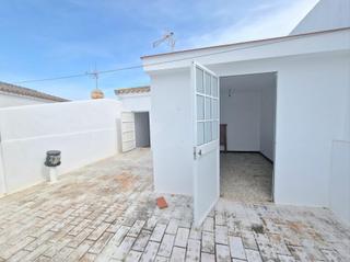 Casa a Parque Atlántico - Ronda este. Casa de dos plantas con salida a dos calles en torrecera, a solo