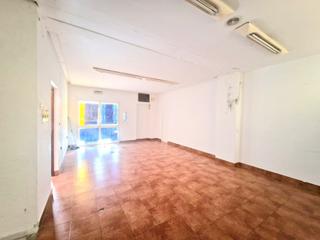 Appartement à San José del Valle. Local con patio y gran potencial en zona residencial de san josé