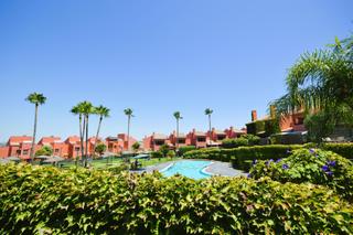 Casa adossada en Puertas del sur - Guadabajaque. Casa adosada residencial laguna golf