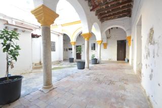 Casa en Centro. Gran vivienda de 754 metros junto a iglesia san pedro