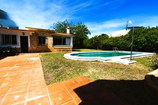 Xalet a Valdelagrana. Chalet de una plantavaldelagrana con jardín, piscina y excelente