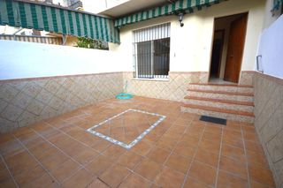 Reihenhaus in Pago San José - Princi - Jerez. Se vende adosado en zona delicias, renta libre, 4 dormitorios