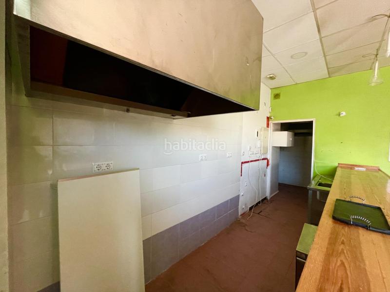 Foto 496b0e4e-fbf1-4388-a57e-65cb4e8d7bf8. Local comercial  en nazaret de 60 metros en esquina en Jerez de la Frontera