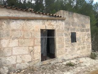 Masía en Maria de la Salut. Enorme finca con construccuion muy privada!!