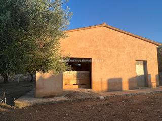 Terreny residencial a Santa Margalida Poble. Finca con construccion  a medio reformar!!
