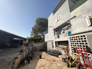 Nau industrial a Port dAlcdia-Platja dlcdia. Nave, sotano, altillo y viviendas!!