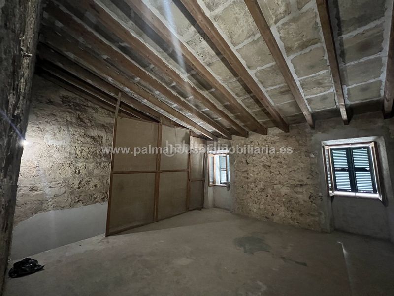 Foto ce995275-e9cd-43c6-8573-3879de5932fa. Masia a Llubí