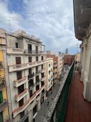 Pis  Calle flors. Piso centrico para reformar