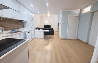 Pis  Carrer de campins. Local adaptado a vivienda