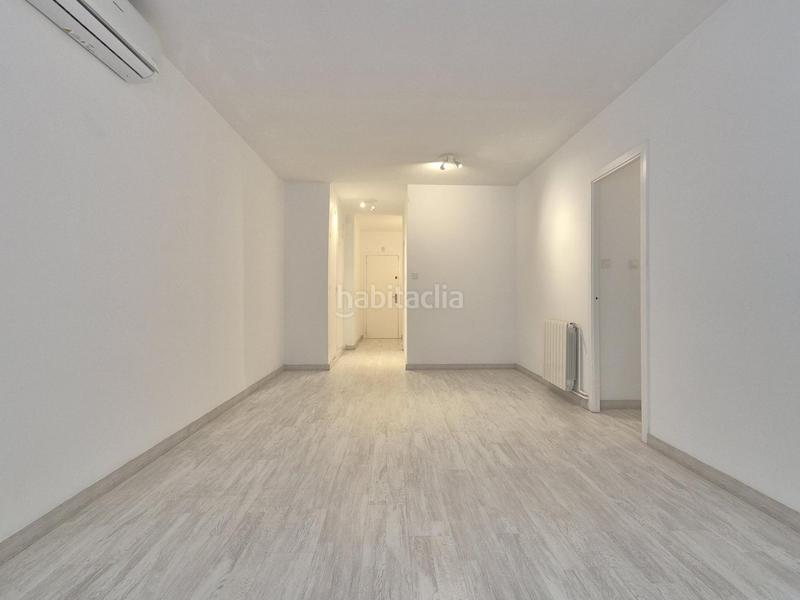 Foto 9eac35f6-49f4-453c-a08d-5ab1772e3ec1. Piso fantástico piso de 103 m2, situado en la calle llança en Barcelona