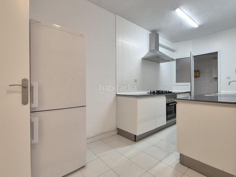 Foto afb7fa20-e4c9-4e08-96bc-c3a5f992ad07. Piso fantástico piso de 103 m2, situado en la calle llança en Barcelona