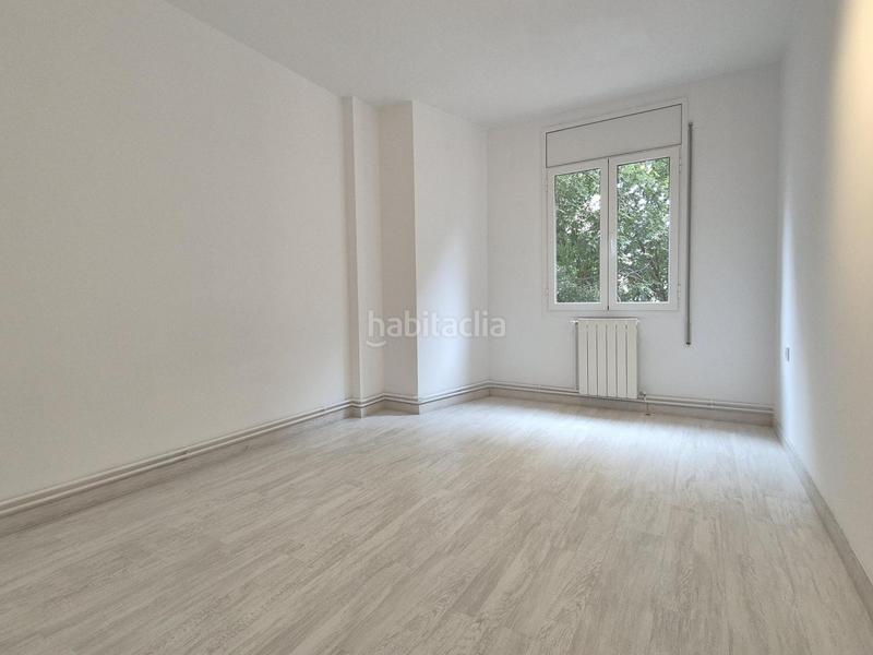 Foto b15c34c7-d78a-4167-97d0-8b181093e517. Piso fantástico piso de 103 m2, situado en la calle llança en Barcelona