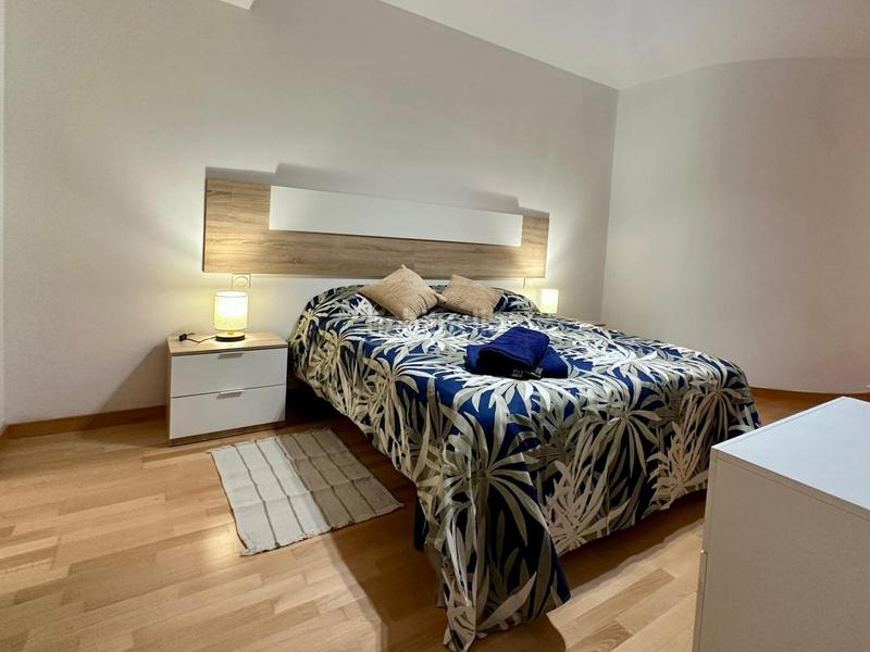 Foto bd4622fe-3da6-4a91-a20b-db7ffe4a3c25. Triplex with heating parking in El Coll Barcelona