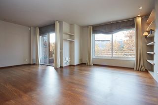 Miete Etagenwohnung  Calle escoles pies. Piso de 178 metros en tres torres