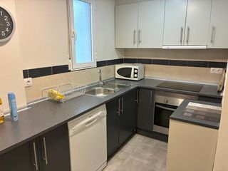 Rent Flat in Barrio de Zaidín. Piso de 4 dormitorios en avda don bosco