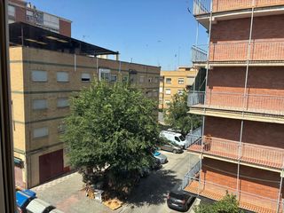 Etagenwohnung in Barrio de Zaidín. Piso de 3 dormitorios junto avda don bosco