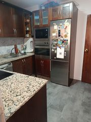 Miete Etagenwohnung in Calle pintor manuel maldonado 22. Piso de 3 dormitorios para estudiantes en calle valencia