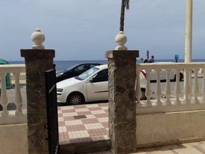 Geschäftsraum in Calle acera del mar 40. Local comercial  en primera linea de torrenueva